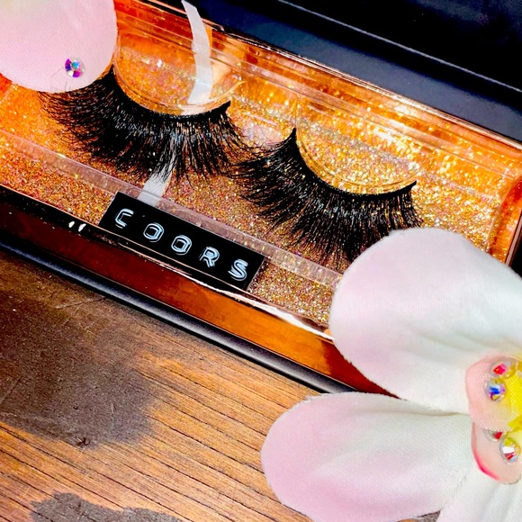 False Eyelashes - Picture 2 of 2